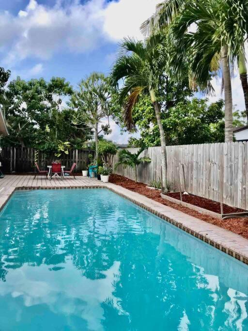 Pool House In Tropical Miami Villa Bagian luar foto