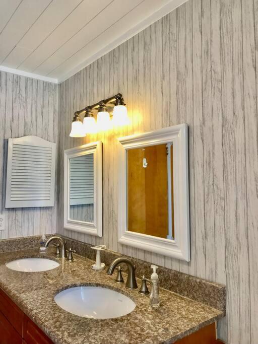 Pool House In Tropical Miami Villa Bagian luar foto