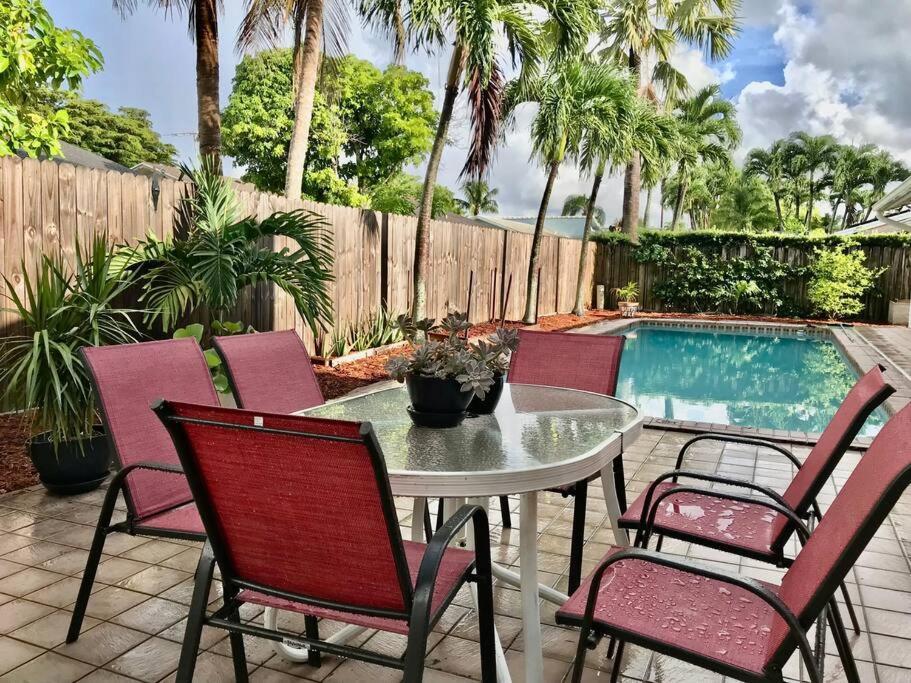 Pool House In Tropical Miami Villa Bagian luar foto